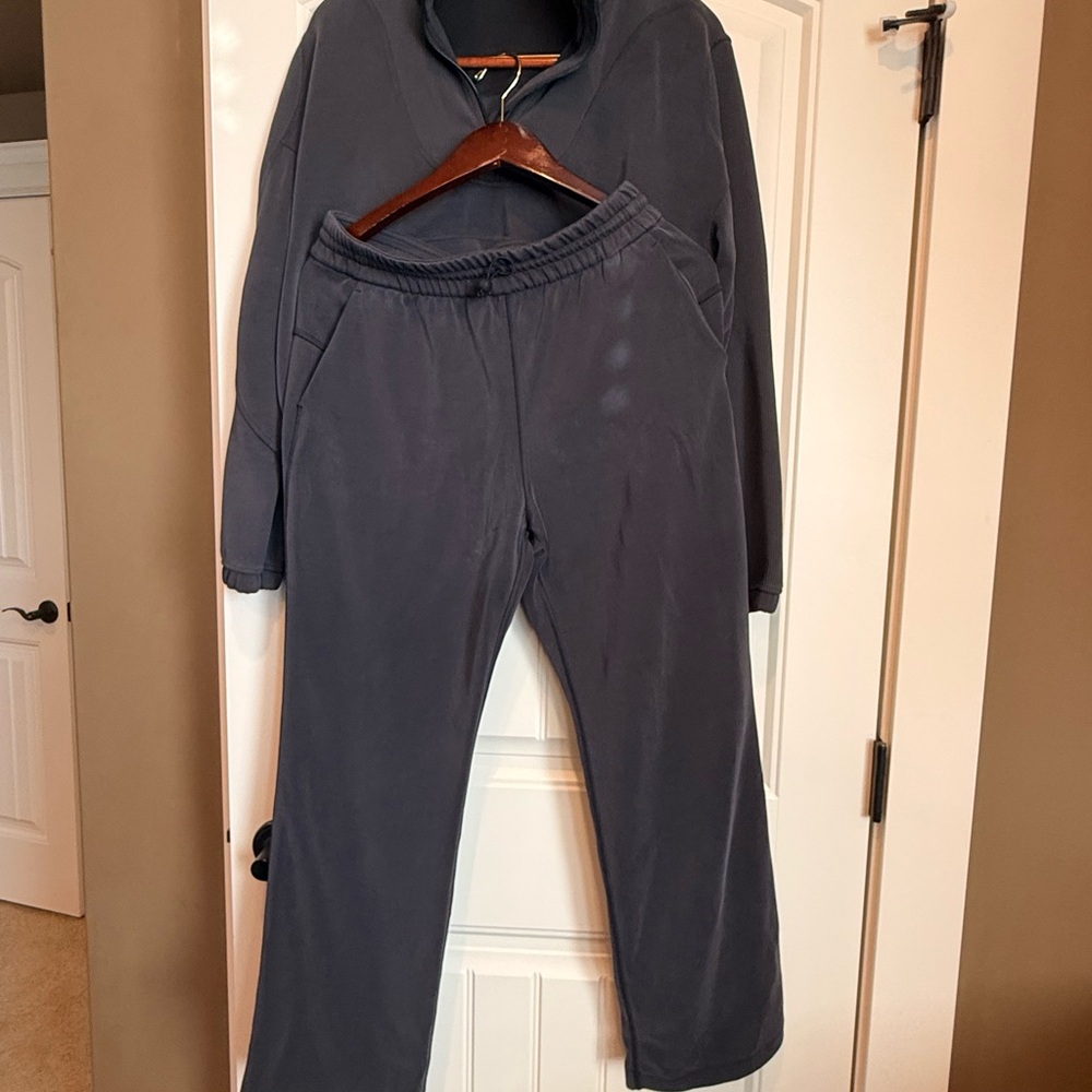 Lululemon Softstream set size 8